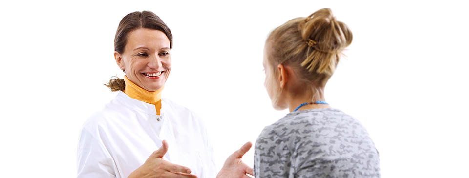 Ärztin im Gespräch mit einer Patientin